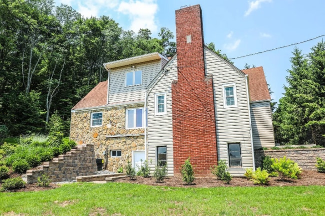 Photo - 3981 Willow Creek Dr