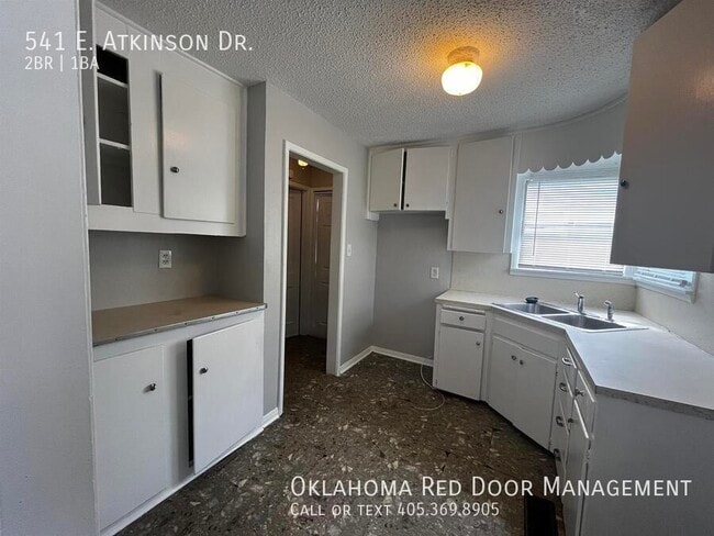 Photo - 541 E Atkinson Dr