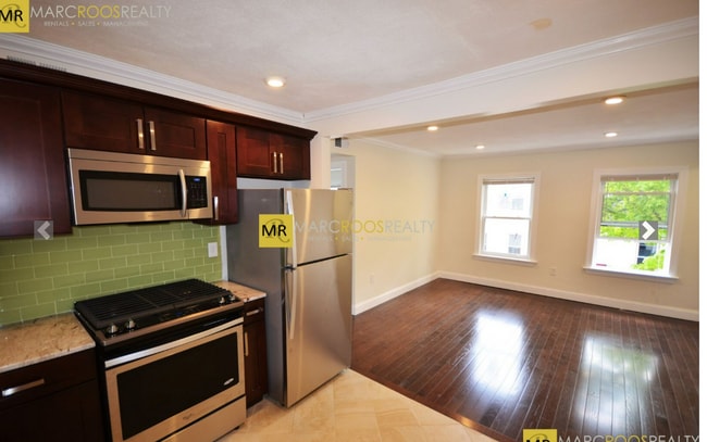 Building Photo - 130 Brooks St Unit 2