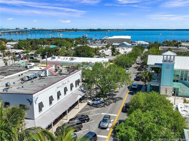 Photo - 1097 NE Kubin Ave