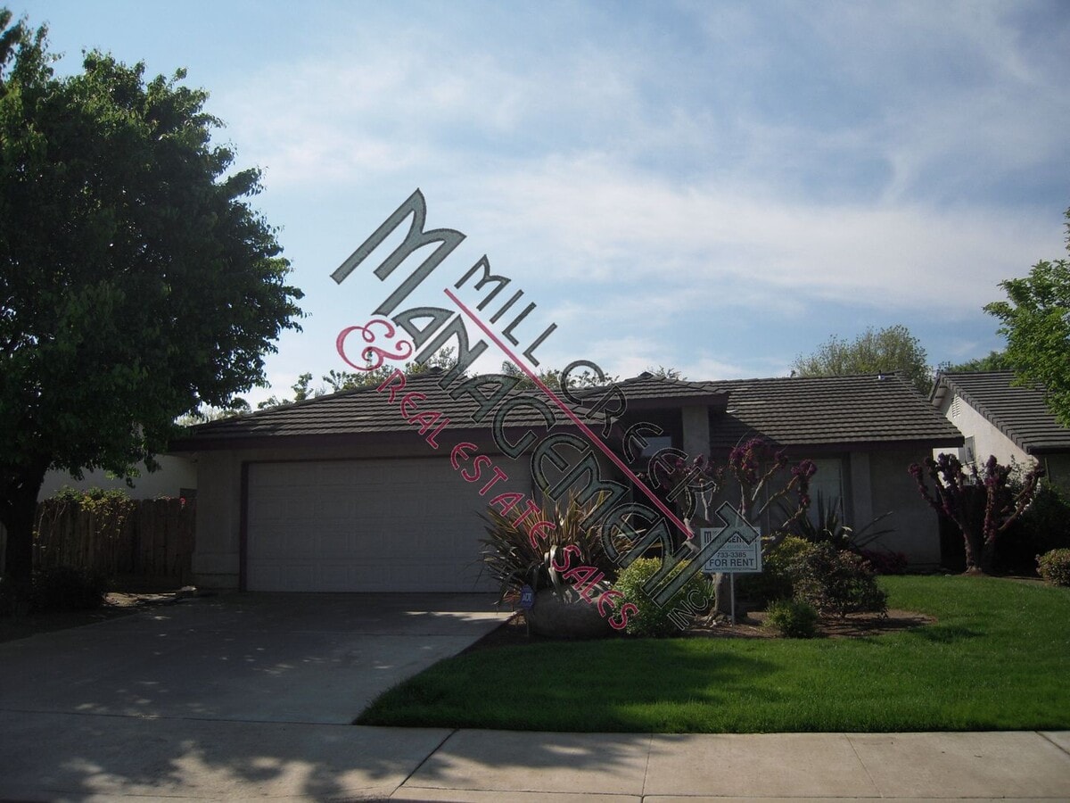 3 Bedroom 2 Bathroom in desirable Northwest Visalia! - 3 Bedroom 2 Bathroom in desirable Northwest Visalia!