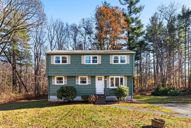 12 Hickory Ln