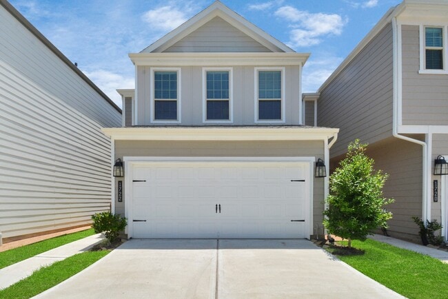Building Photo - 1722 Summerlyn Ter Dr