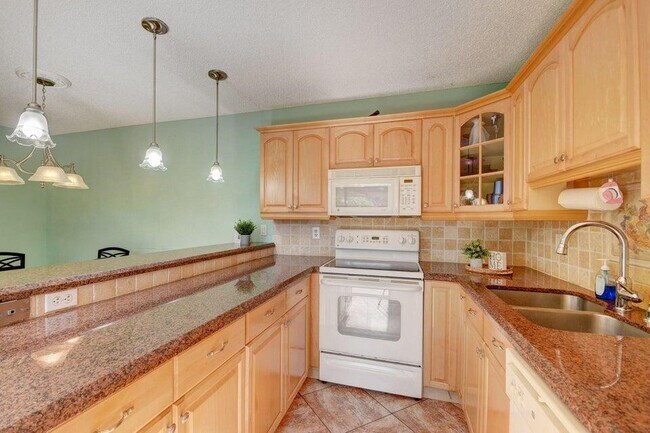 Photo - 562 Springdale Cir