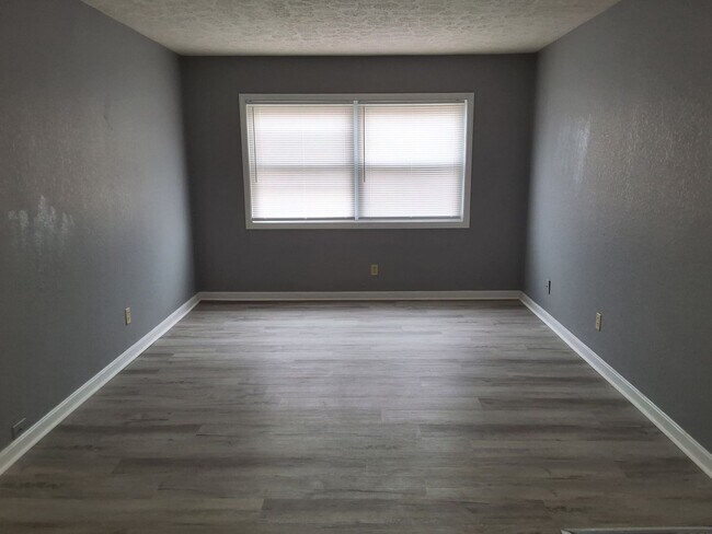 Photo - Comfy 2 Bedroom, 1 Bath Apartment located in Radcliff Unit 6