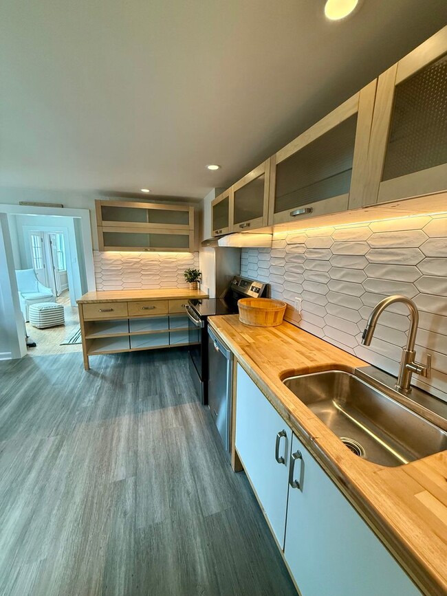 Photo - 6 Charles St Unit 300-242