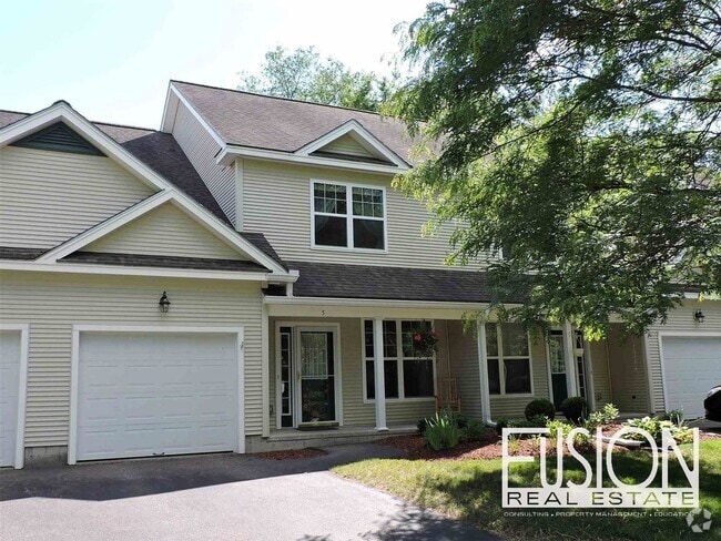 Building Photo - Bright, Modern 3 Bedroom Townhouse in Esse...