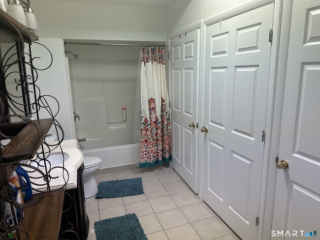 Photo - 379 Derby Ave Unidad 6B