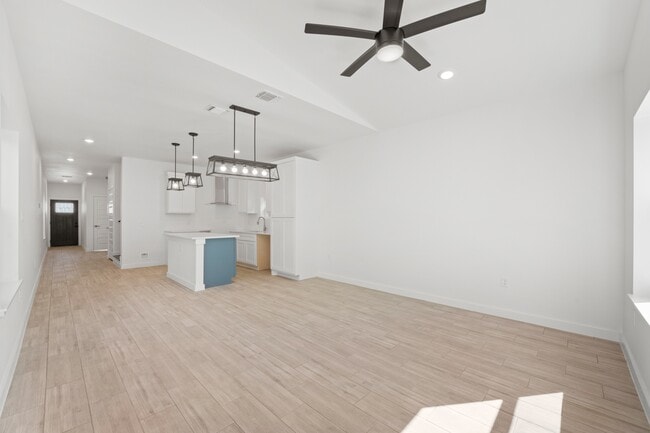 Photo - 212 Cooper St