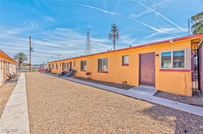 Building Photo - 216 N 10th St Unit 2 Rental