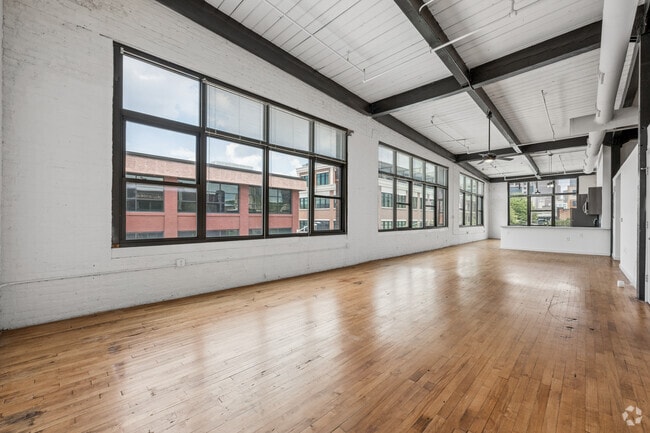 1BR, 1BA - 1,150SF - Living Room