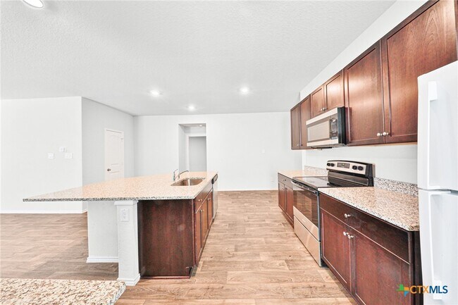 Photo - 813 Indigo Wy