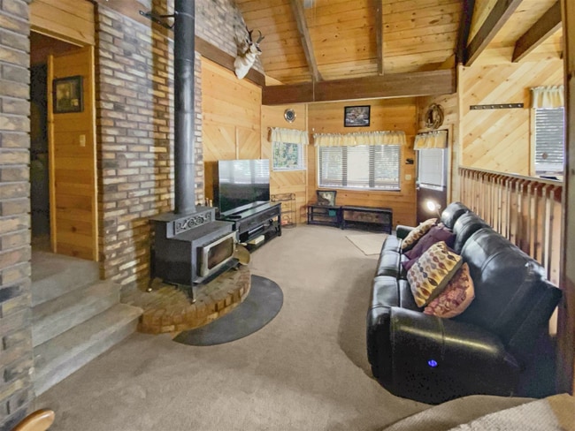 Building Photo - 95 Whispering Pines Dr