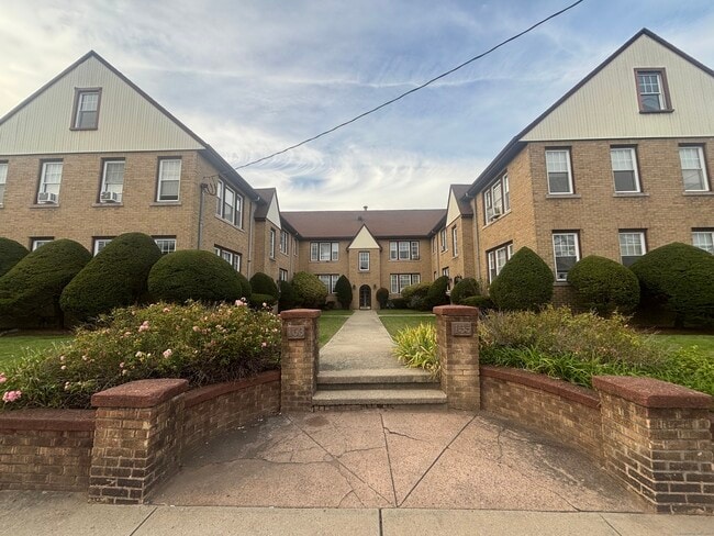 Building Photo - 155 Elm St Unit 6