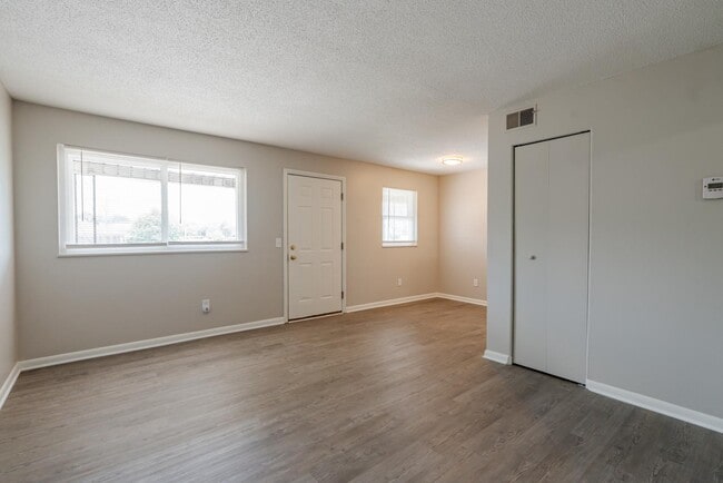 Photo - 209 N Woodland Dr