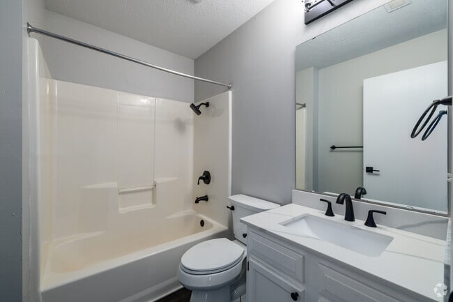 2BR, 2BA - 1,095SF - Second Bathroom