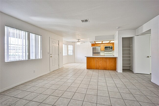 Building Photo - 8410 Eldora Ave Unit 1020