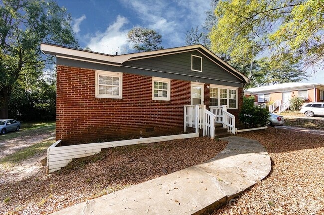 3427 Meredith Ave