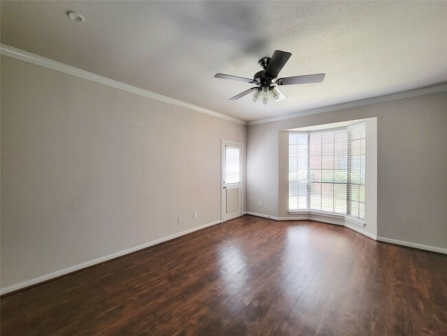 Building Photo - 2255 Braeswood Park Dr Unit 259