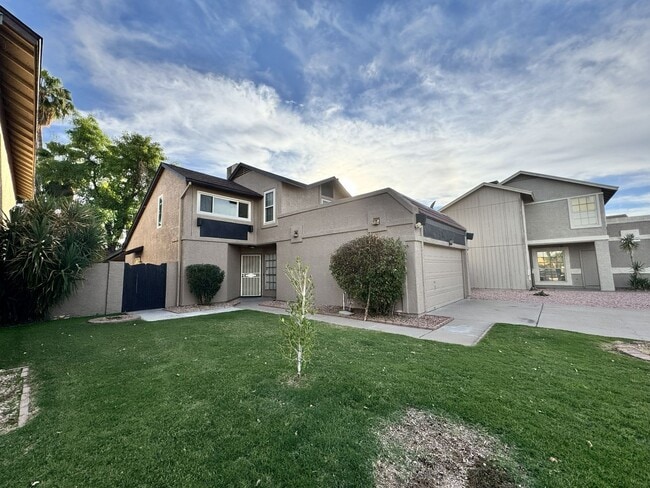 Building Photo - Great 3 bedroom 2 bath culdesac lot with fireplace