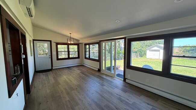 Photo - 5549 Harford St House