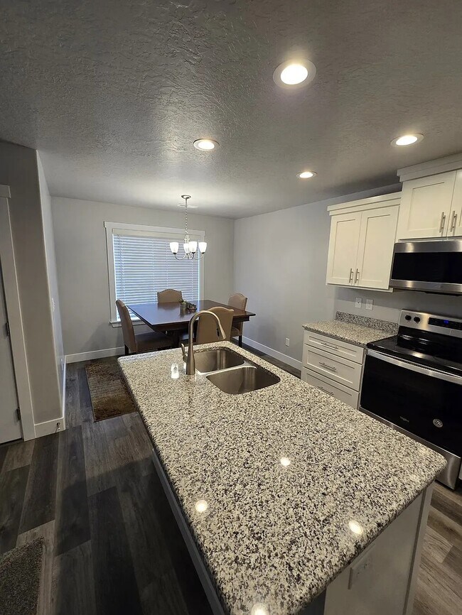 Photo - 2048 N 350 E