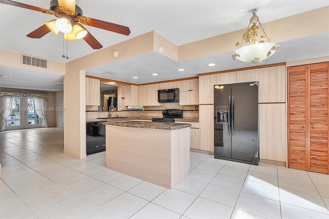 Photo - 712 NE 27th Ave