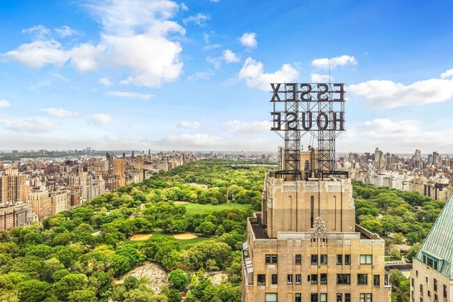 Photo - 157 W 57th St