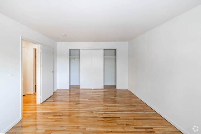 1BR, 1BA w/Basement - 950SF - Bedroom