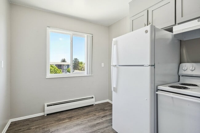 Dining Area Connected to Kitchen - Autumn Lane Apartments