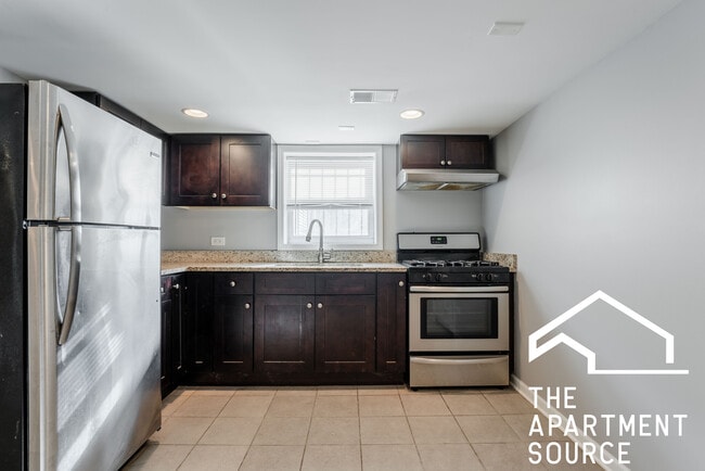 Photo - 2614 N Springfield Ave Unidad GARDENREAR