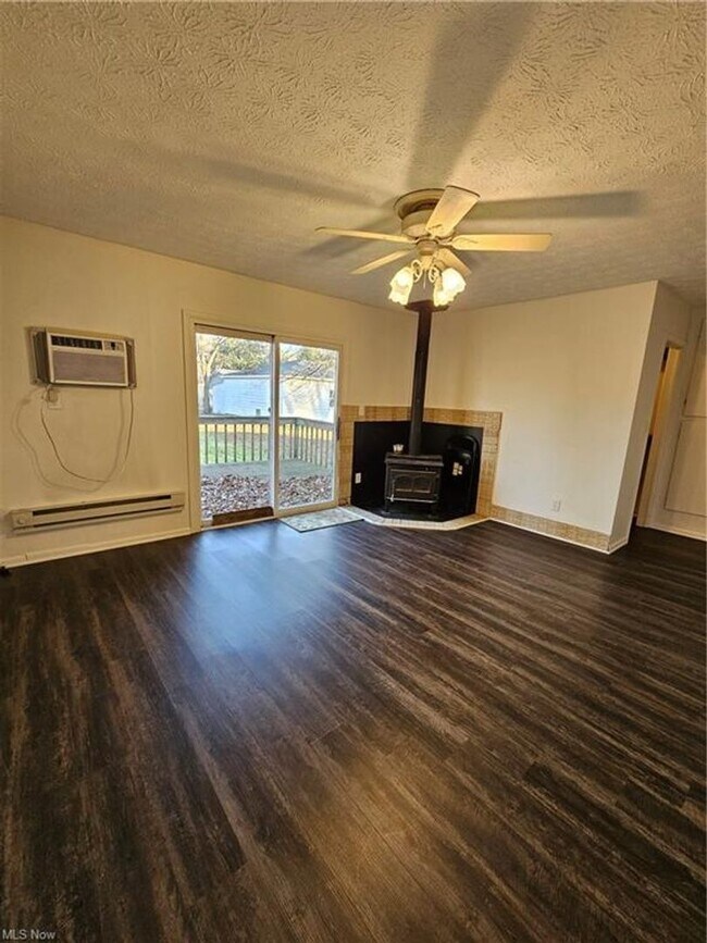 Photo - 2bd/1bth Duplex in Kent with detached garage