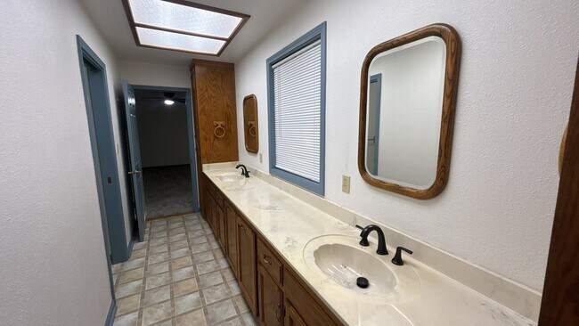 Photo - 1408 Seneca Pl