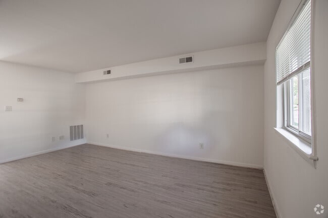 2BR,1.5BA,-1200SF