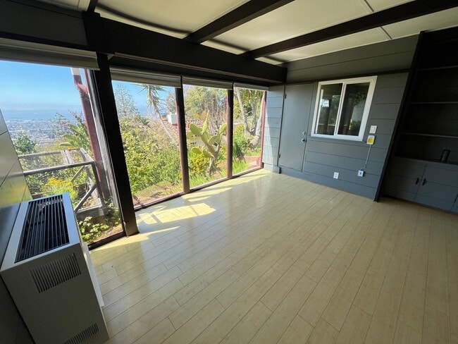 Photo - 330-332 Panoramic Way Unidad 330 1/2