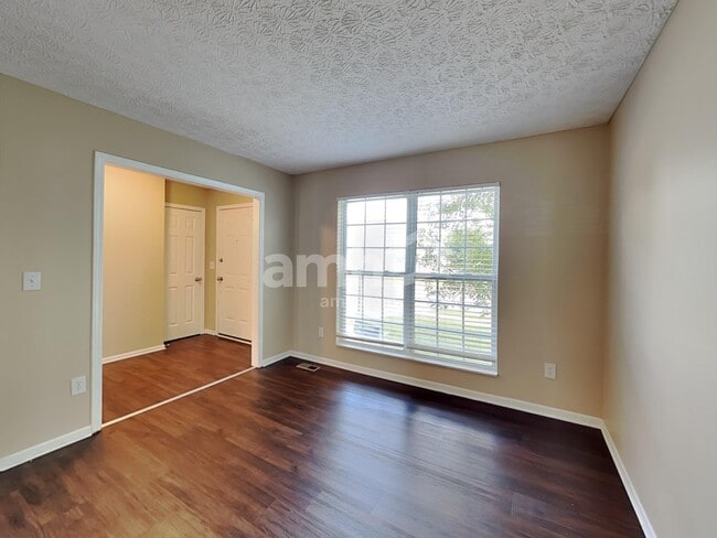 Photo - 512 Longview St