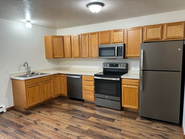 Building Photo - 311 Turner St Unit B