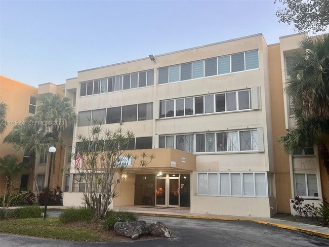 Building Photo - 6841 SW 147th Ave Unit 3C