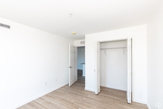 2BR, 1BA - 900SF - Bedroom