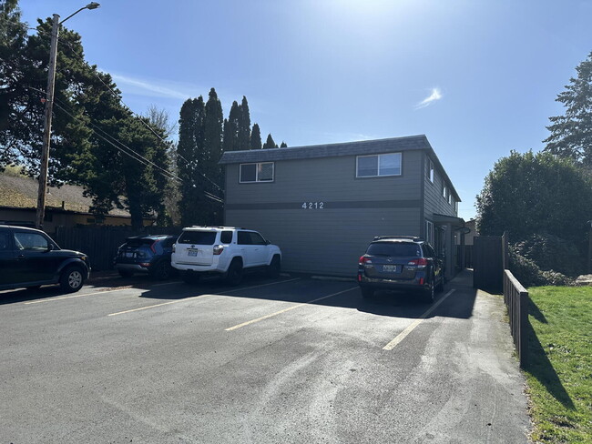 Recently Updated 2-Bd Milwaukie 4-Plex. Ne... - Recently Updated 2-Bd Milwaukie 4-Plex. Ne... Apartamento Unidad C