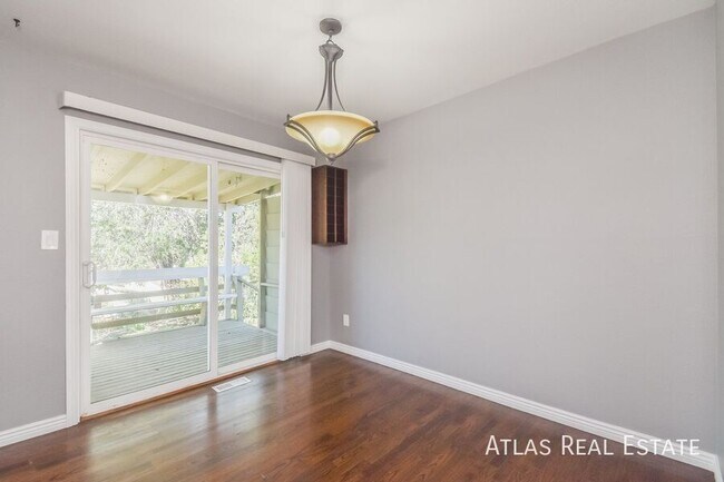 Photo - 524 Rowe Ln