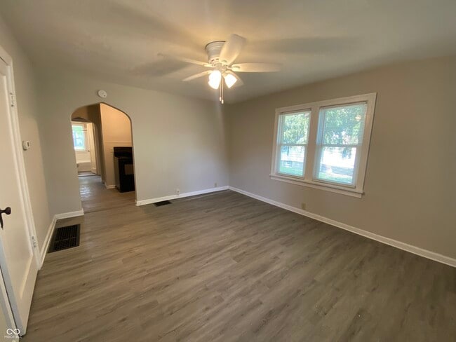 Photo - 1464 N Gladstone Ave