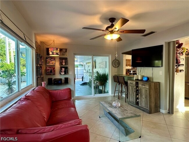 Photo - 1495 Cranville Square