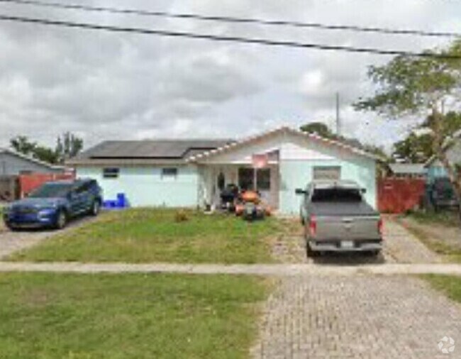 Building Photo - 4945 Sunny Ln Ave Rental