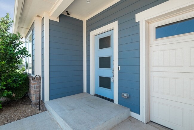 Photo - Gorgeous 3 Bed 2.5 Bath 2 Story Home in Yukon!