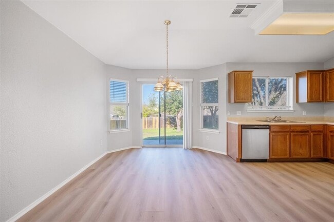 Photo - 2006 Charlotte Way