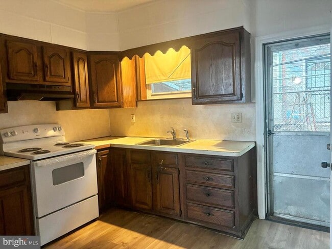 Photo - 3342 Malta St