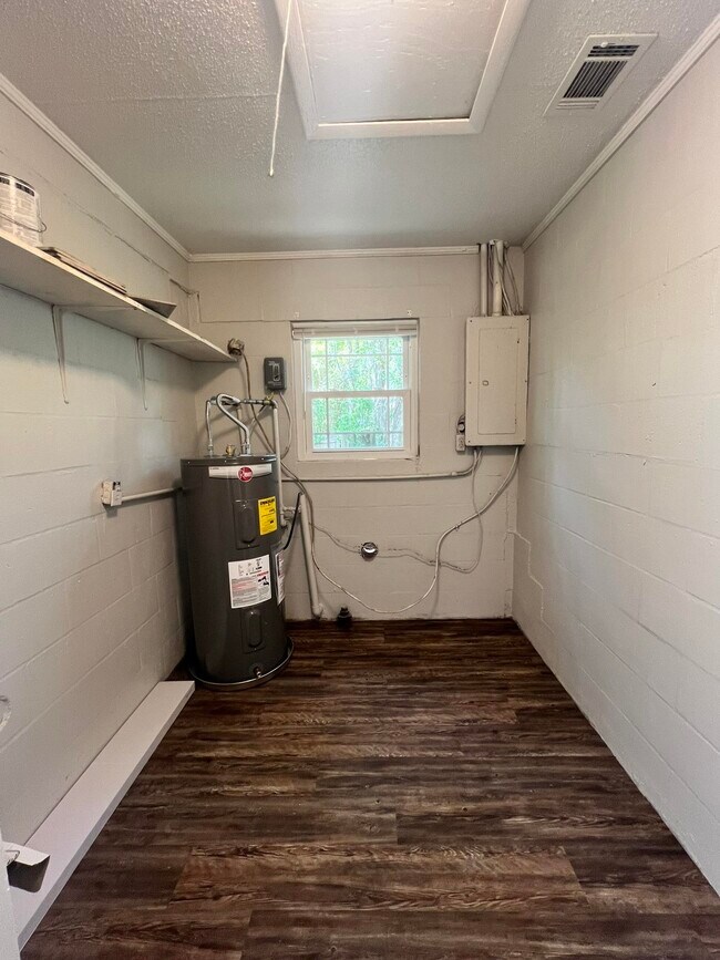 Photo - 2613 Rippee Rd