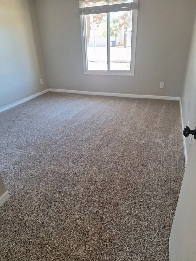 Photo - 1639 E Wesleyan Dr