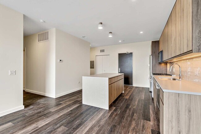 Photo - 1122 W Chicago Ave Unit 409